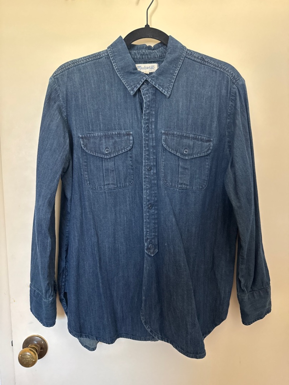 Madewell women’s dark wash long sleeve Button down Shirt with pockets size M